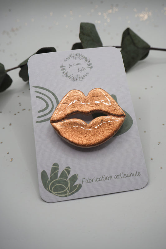 Broche - Kiss