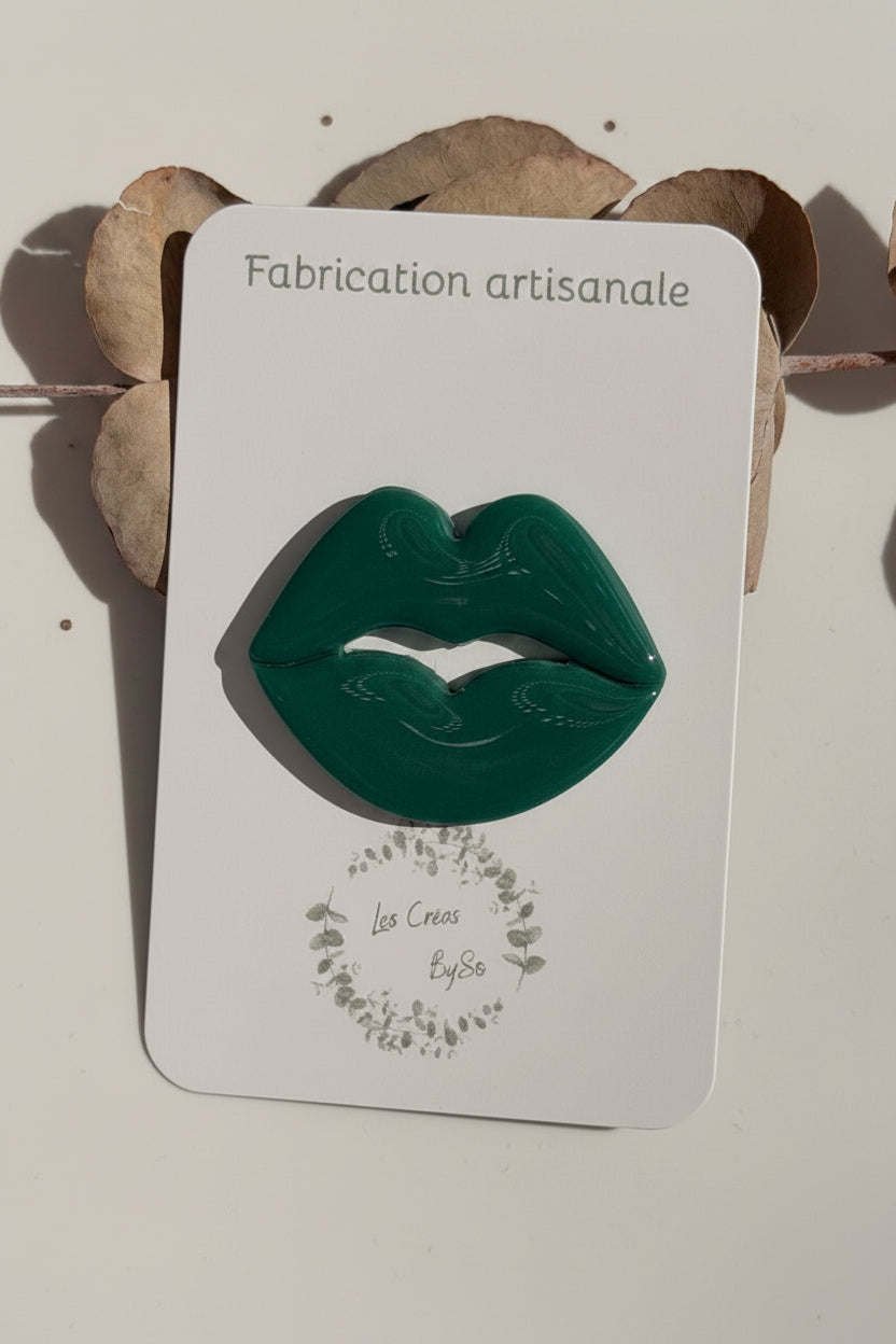 Broche - Kiss