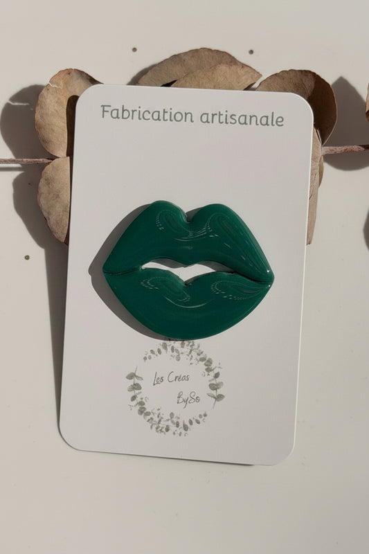 Broche - Kiss